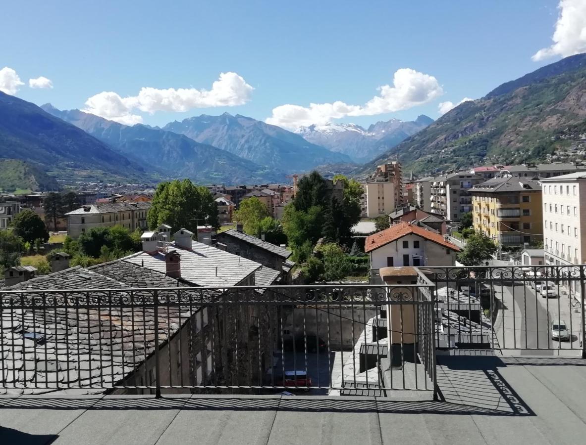 Mansarda Del Sole, Nel Cuore Di อาออสตา ภายนอก รูปภาพ