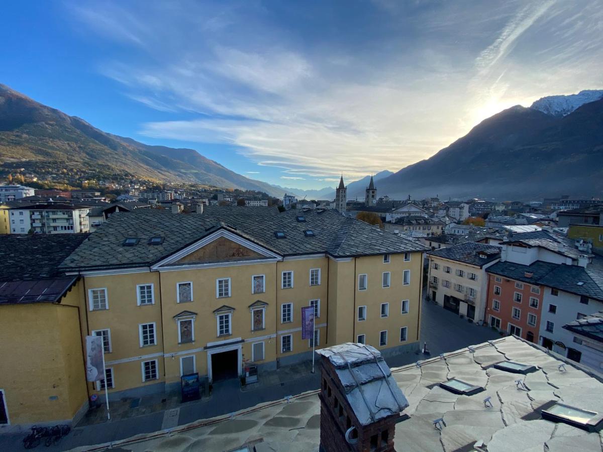 Mansarda Del Sole, Nel Cuore Di อาออสตา ภายนอก รูปภาพ