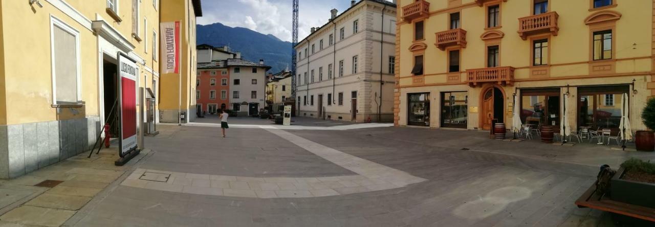 Mansarda Del Sole, Nel Cuore Di อาออสตา ภายนอก รูปภาพ